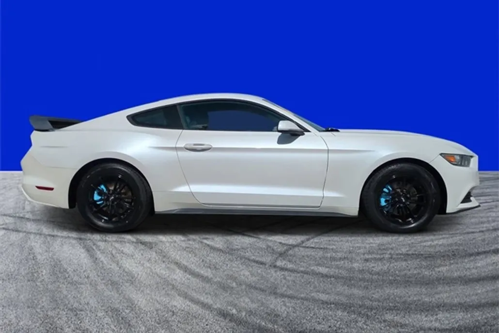 2017 Ford Mustang V6 photo 1