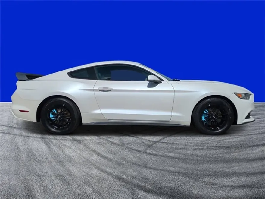 2017 Ford Mustang V6 photo 1