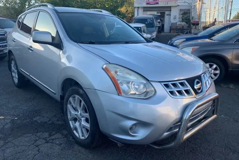 2011 Nissan Rogue SV photo 1