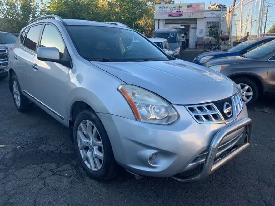 2011 Nissan Rogue SV photo 1