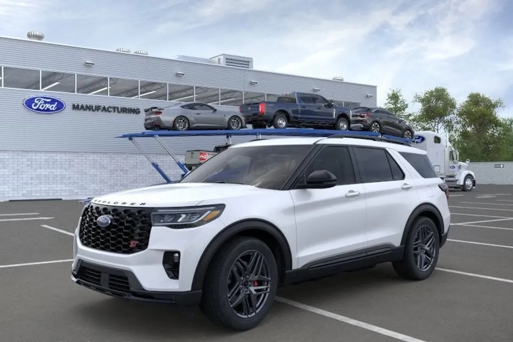 2025 Ford Explorer ST photo 1