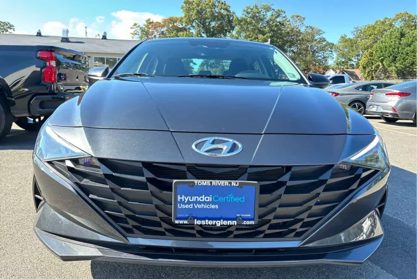 2023 Hyundai Elantra SEL photo 1