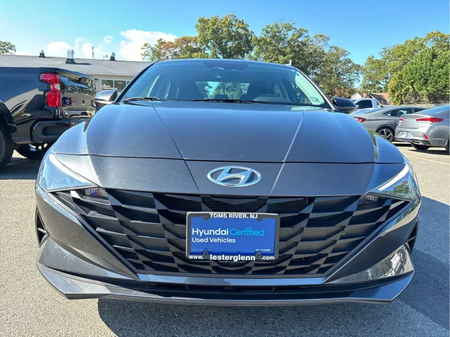 2023 Hyundai Elantra SEL photo 1