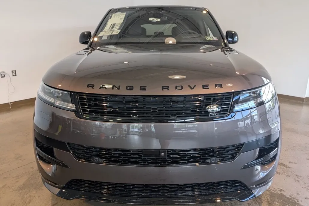 2025 Land Rover Range Rover Sport SE photo 1
