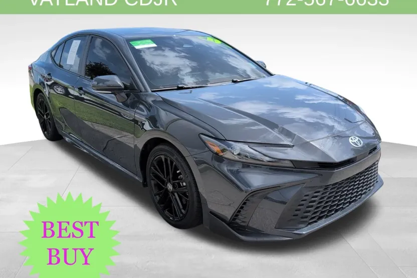 2025 Toyota Camry SE photo 1
