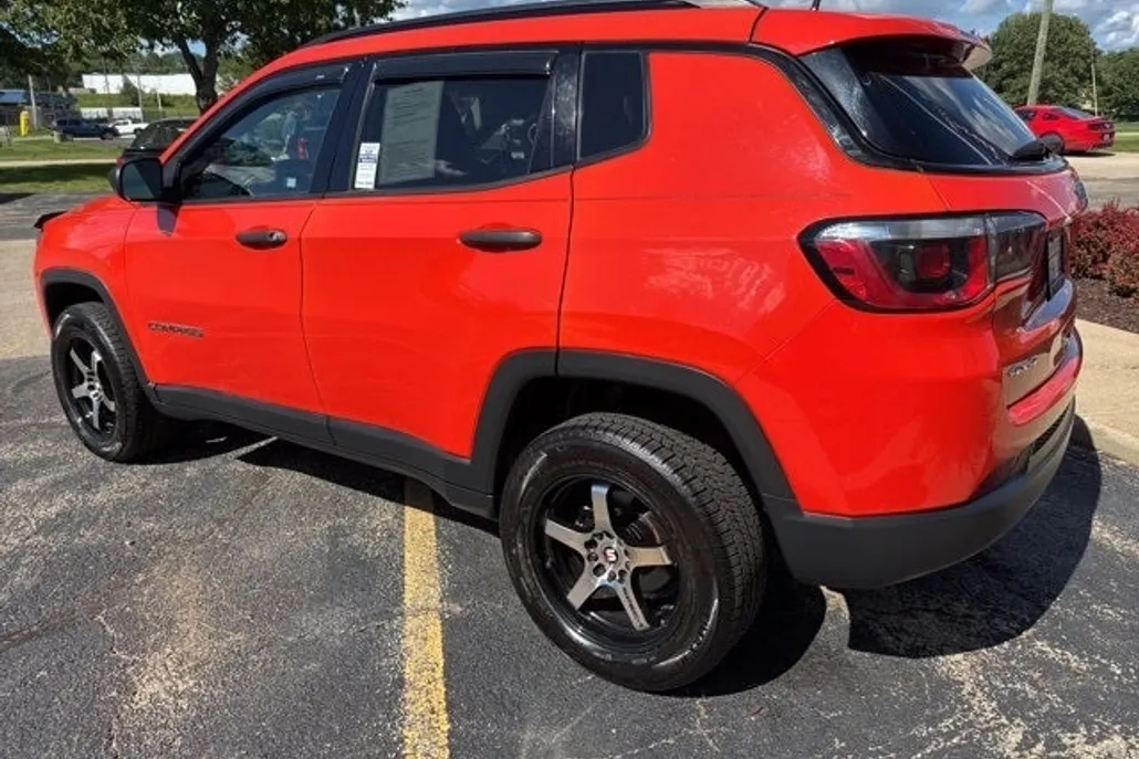 2018 Jeep Compass Sport photo 1