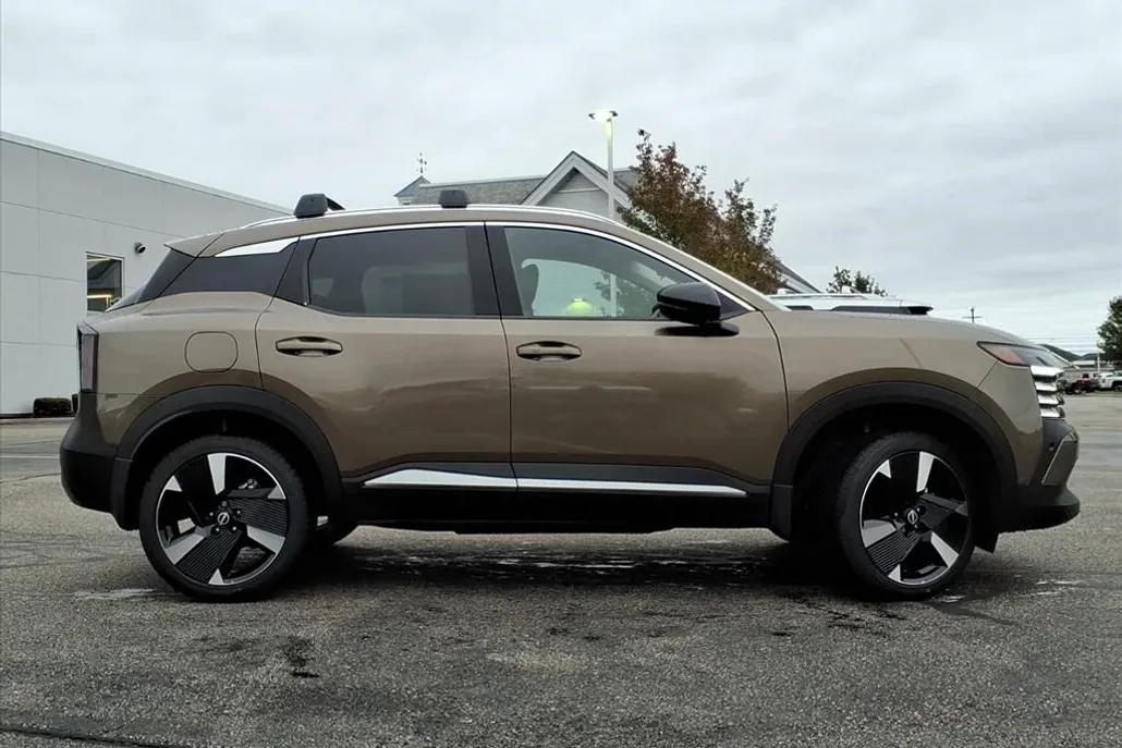 2026 Nissan Kicks SR photo 1