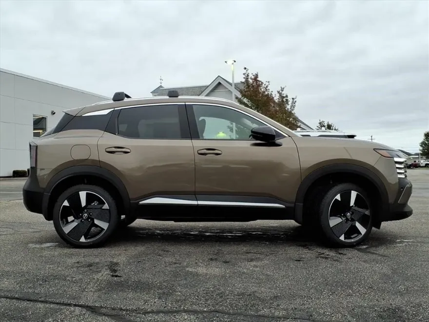 2026 Nissan Kicks SR photo 1