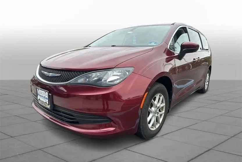 2017 Chrysler Pacifica Touring photo 1