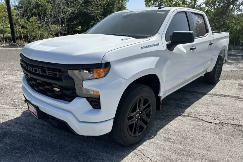 2025 Chevrolet Silverado 1500 Custom photo 1