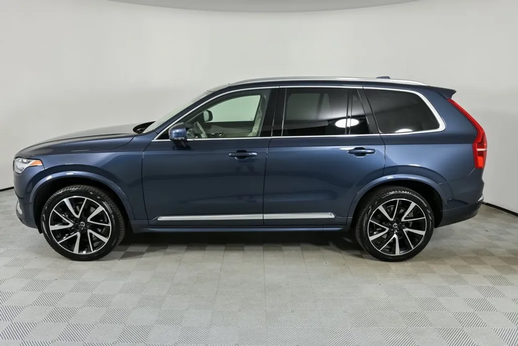 2023 Volvo XC90 AWD Plus photo 1