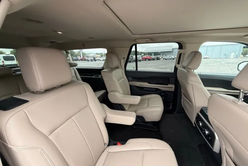 2022 Ford Expedition MAX XLT photo 1