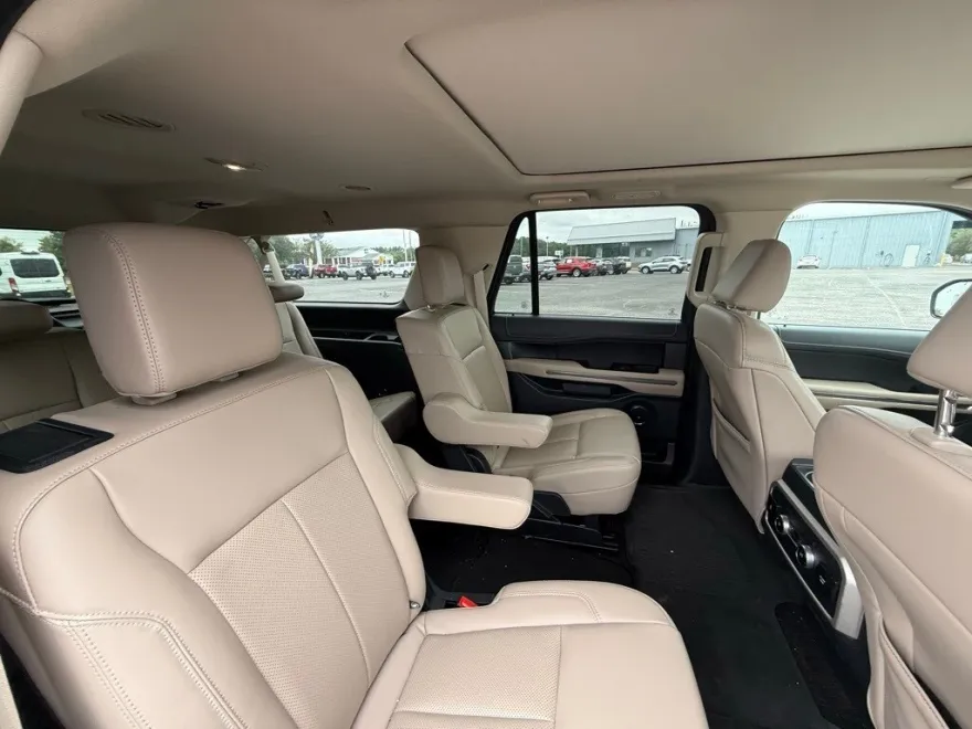 2022 Ford Expedition MAX XLT photo 1
