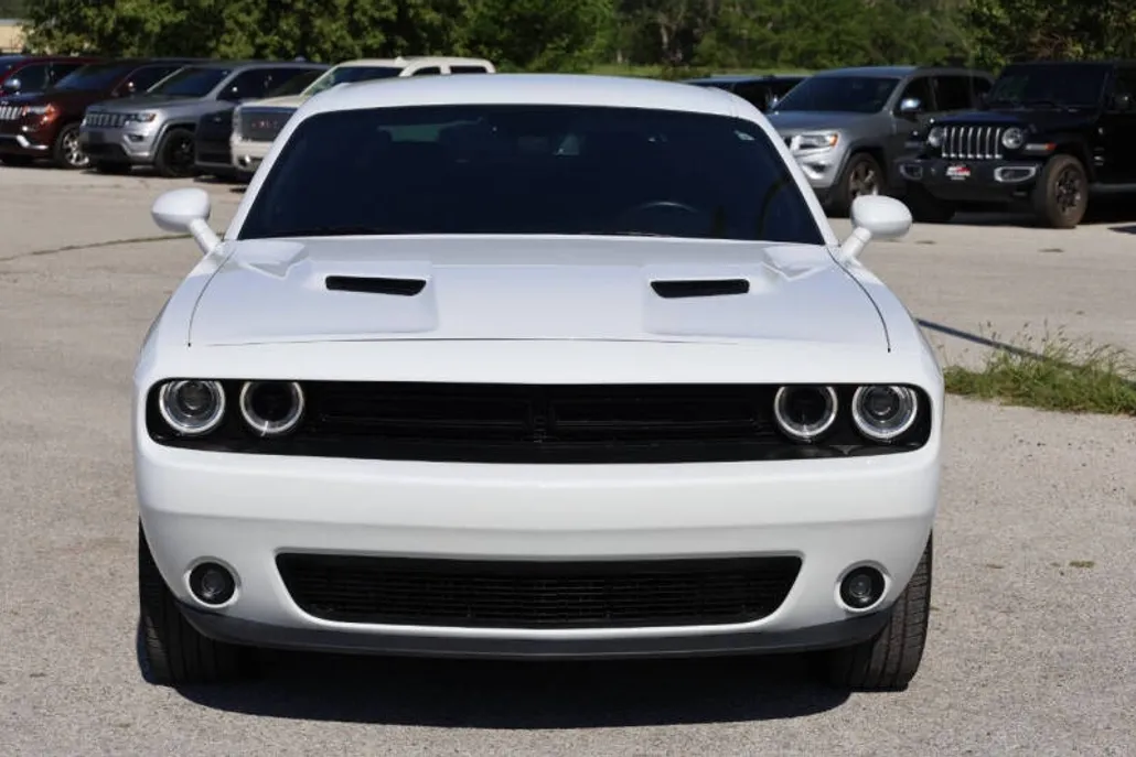 2022 Dodge Challenger SXT photo 1