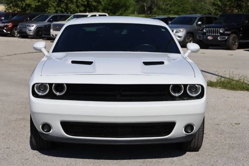 2022 Dodge Challenger SXT photo 1