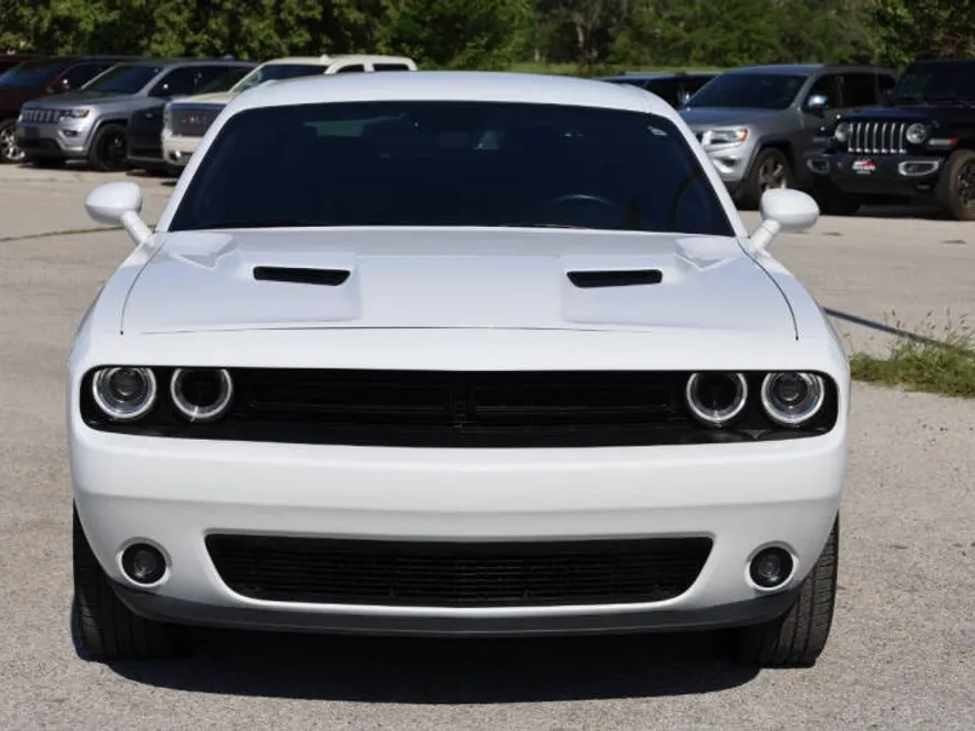 2022 Dodge Challenger SXT photo 1
