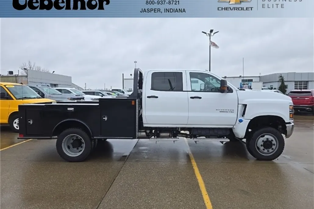 2024 Chevrolet Silverado 5500HD Work Truck photo 1