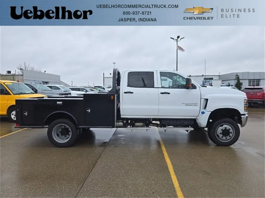 2024 Chevrolet Silverado 5500HD Work Truck photo 1