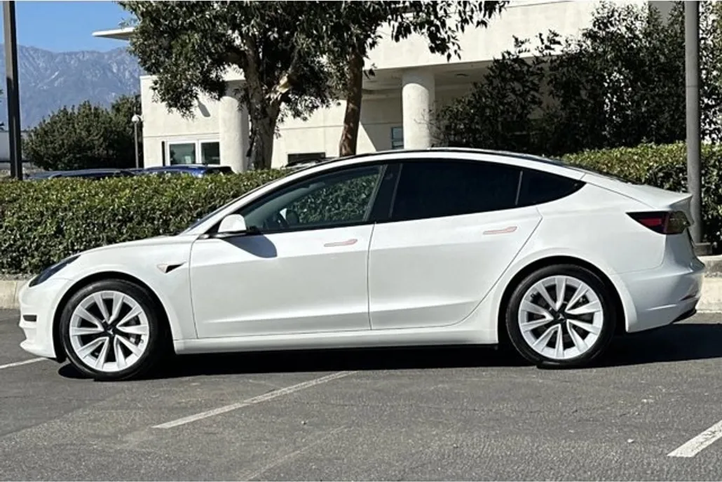 2021 Tesla Model 3 Standard Range Plus photo 1