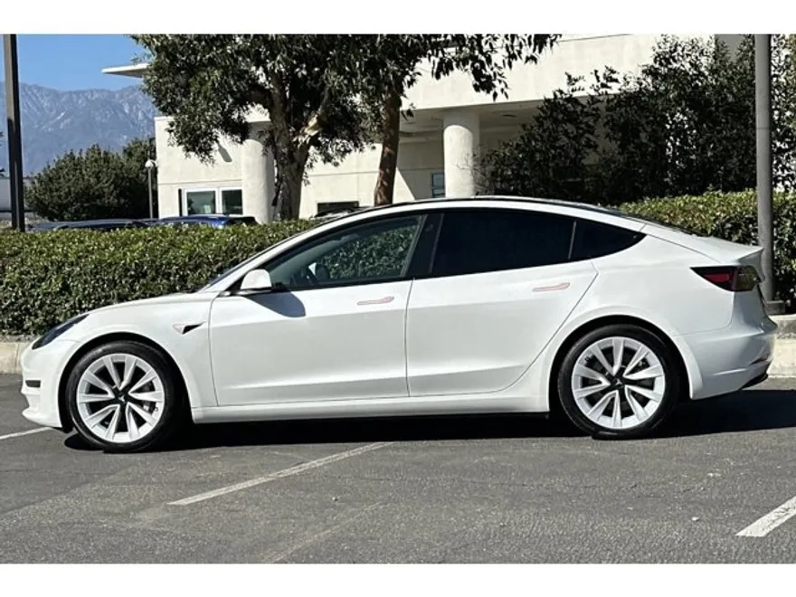 2021 Tesla Model 3 Standard Range Plus photo 1