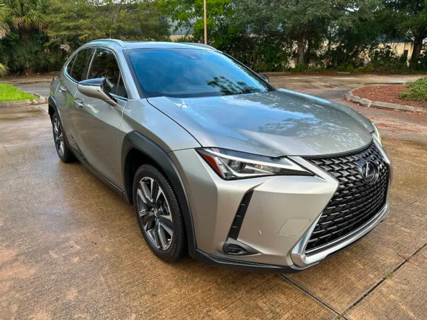 2020 Lexus UX 250h Premium photo 1