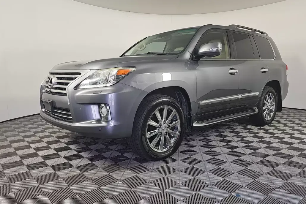 2013 Lexus LX 570 photo 1