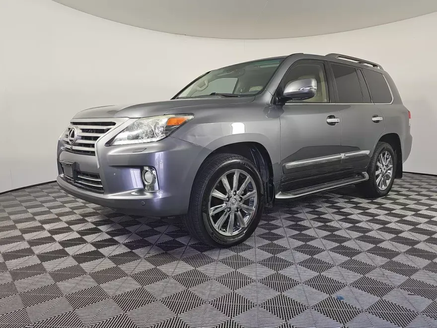 2013 Lexus LX 570 photo 1