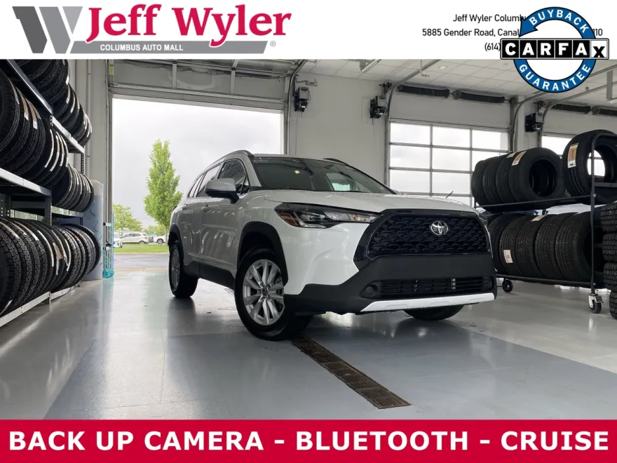 2022 Toyota Corolla Cross LE photo 1