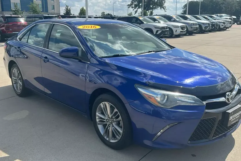 2016 Toyota Camry photo 1
