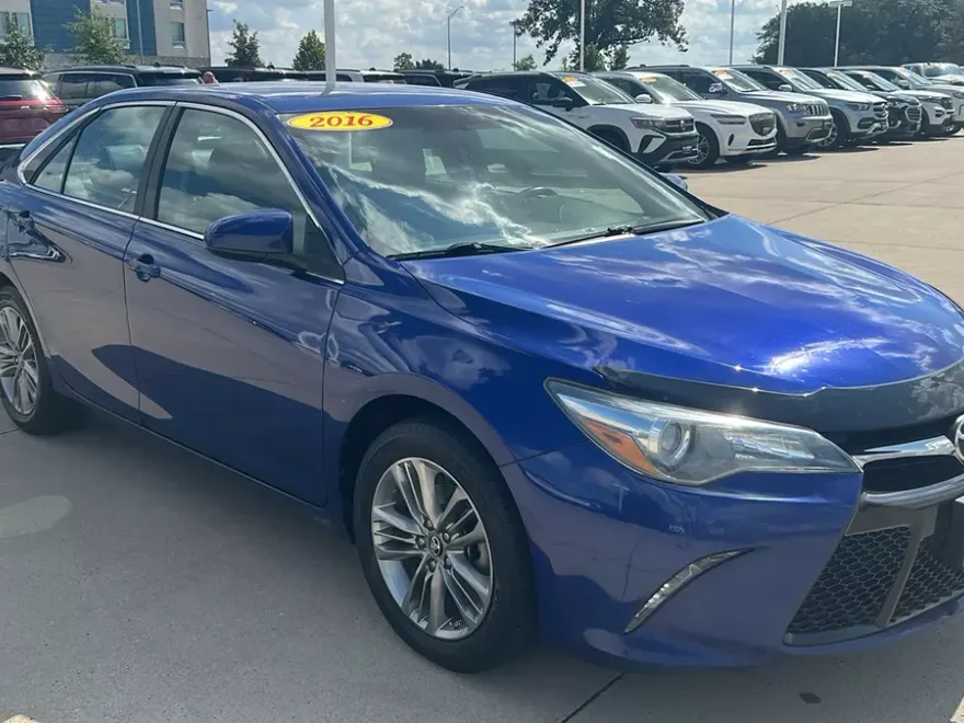 2016 Toyota Camry photo 1