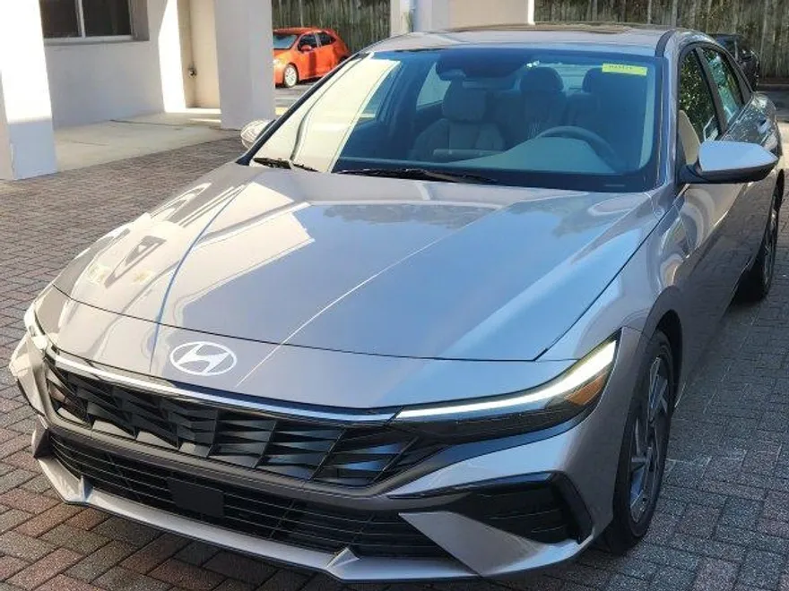 2025 Hyundai Elantra SEL Convenience photo 1