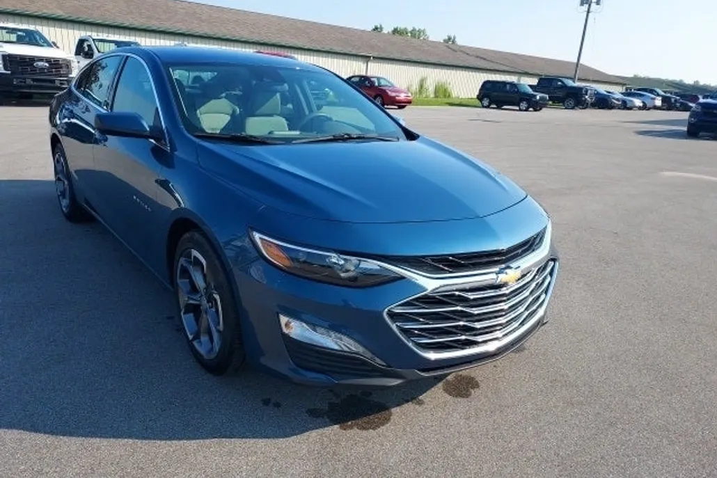 2024 Chevrolet Malibu 1LT photo 1