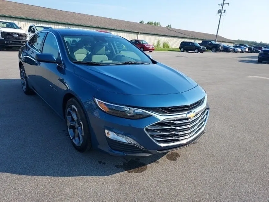 2024 Chevrolet Malibu 1LT photo 1