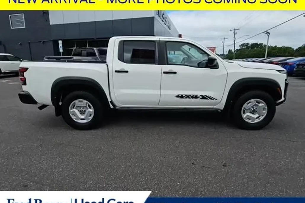 2024 Nissan Frontier SV photo 1