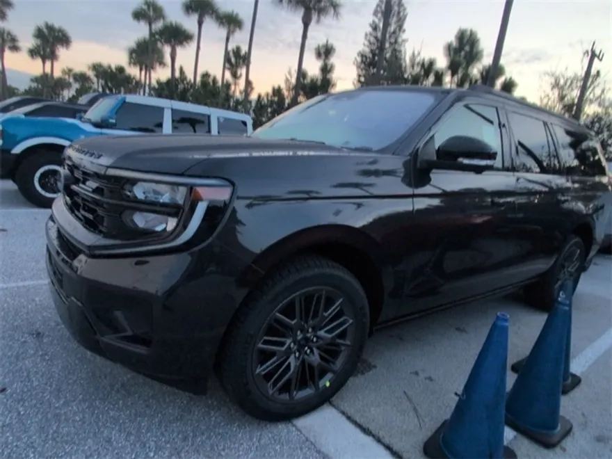 2025 Ford Expedition MAX Platinum photo 1