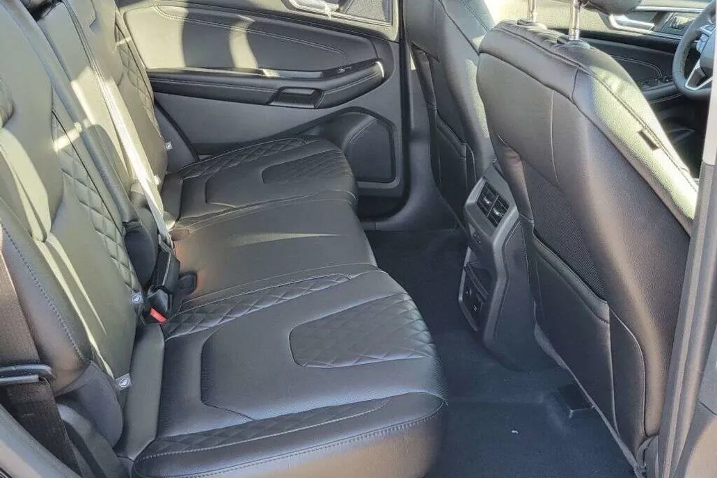 2024 Ford Edge Titanium photo 1