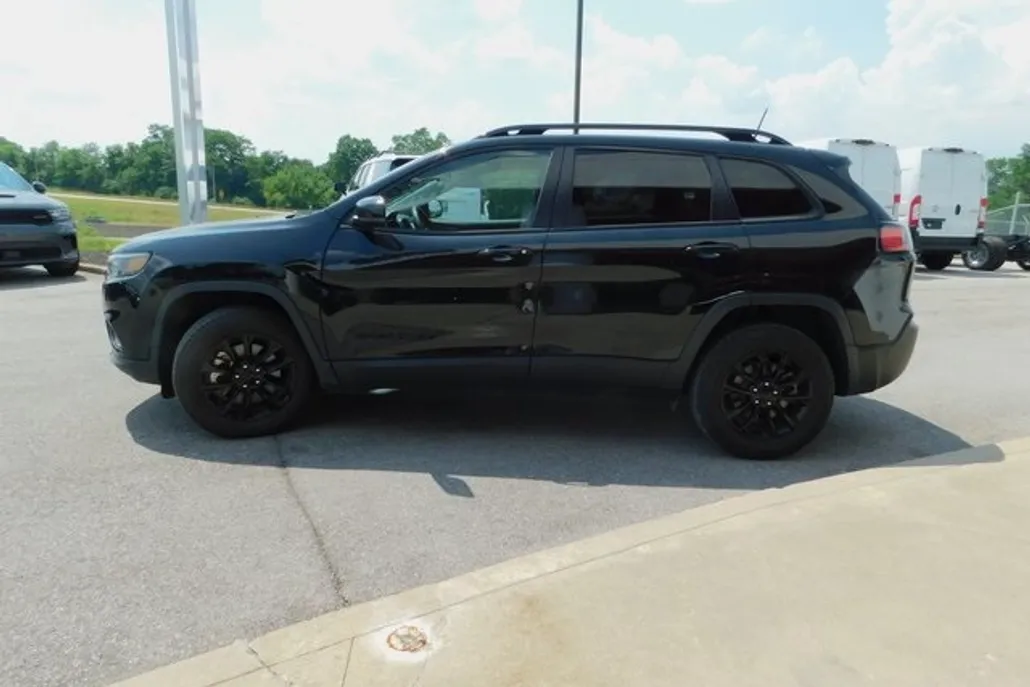 2023 Jeep Cherokee Altitude photo 1