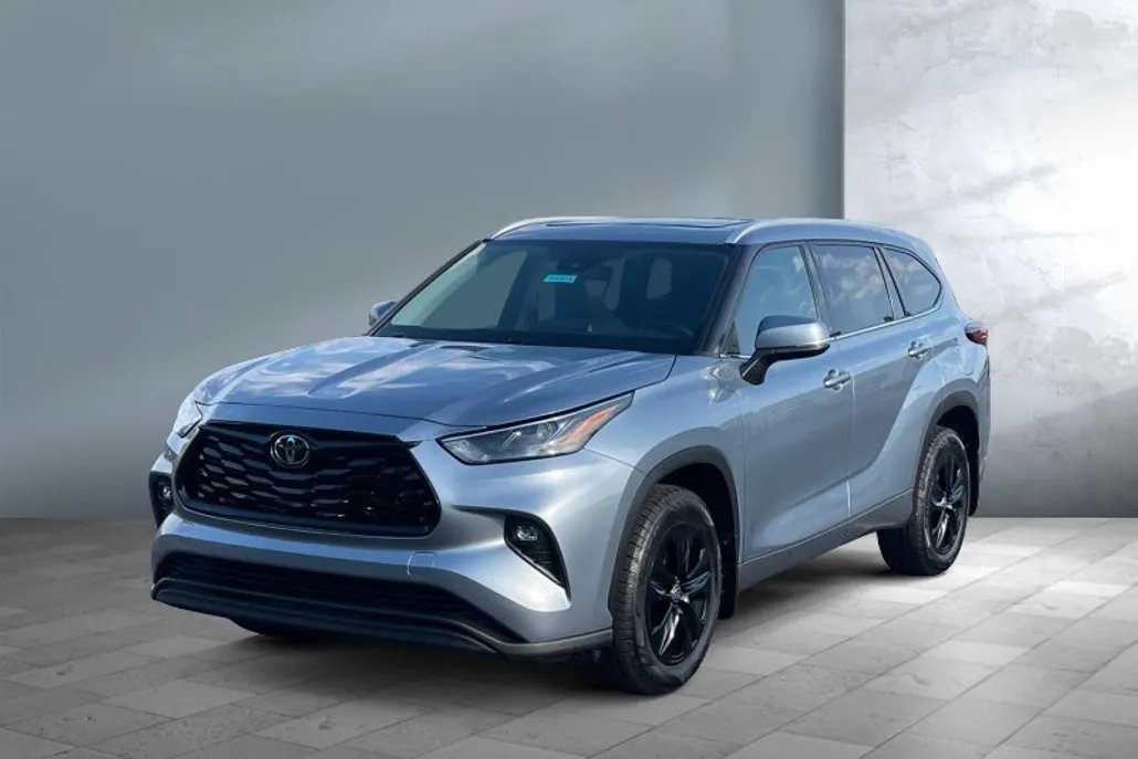 2022 Toyota Highlander XLE photo 1