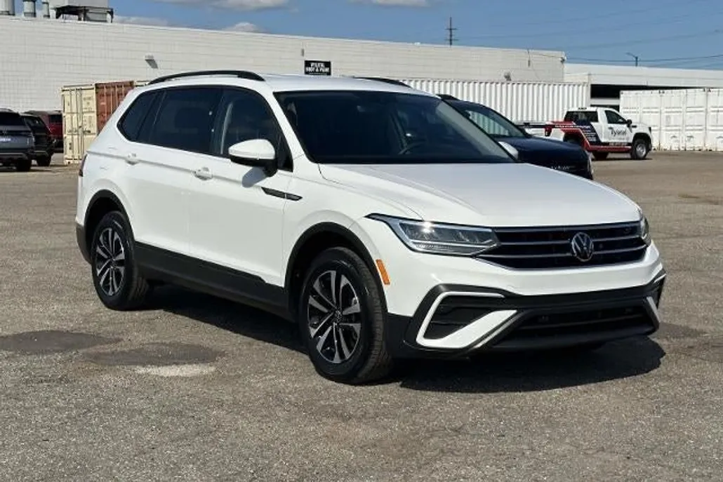 2023 Volkswagen Tiguan S photo 1