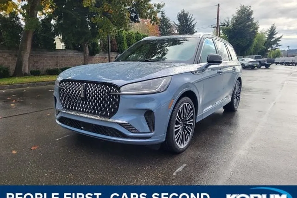 2025 Lincoln Aviator Black Label photo 1