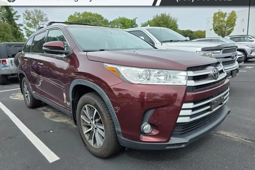 2019 Toyota Highlander XLE photo 1