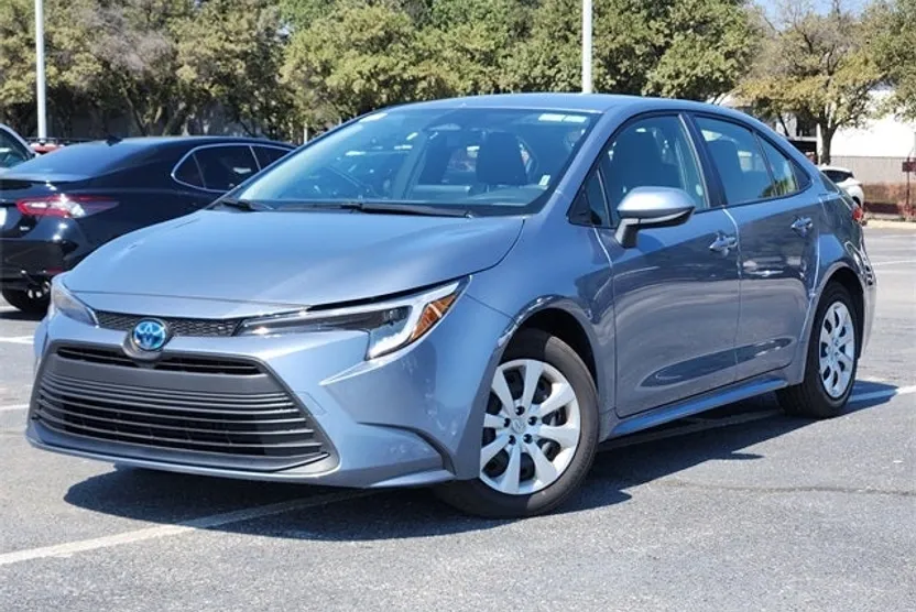 2025 Toyota Corolla Hybrid LE photo 1