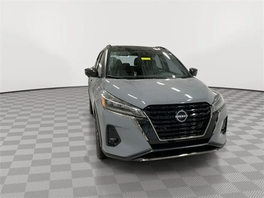 2024 Nissan Kicks SR photo 1