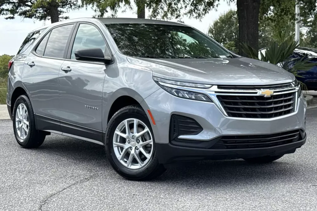 2023 Chevrolet Equinox LS photo 1