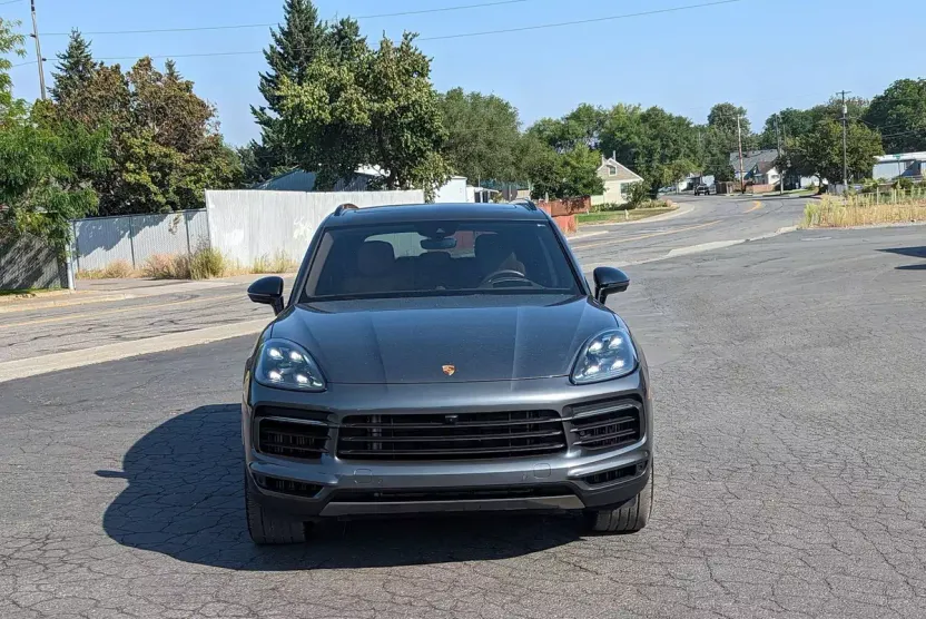 2023 Porsche Cayenne S photo 1