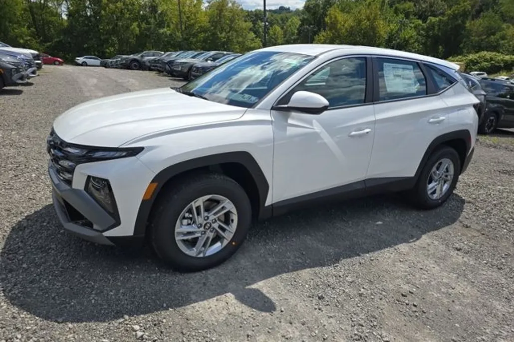 2025 Hyundai Tucson SE photo 1
