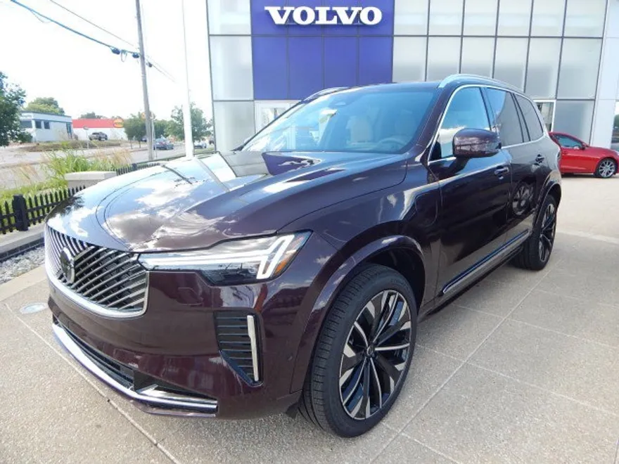 2026 Volvo XC90 T8 photo 1