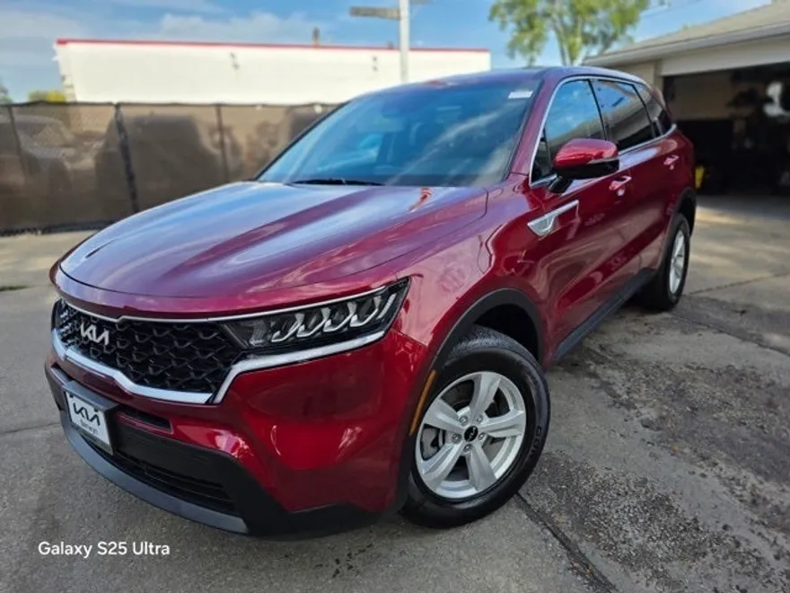 2022 Kia Sorento LX photo 1