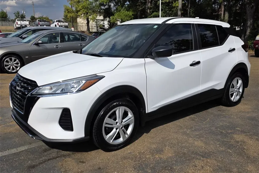 2024 Nissan Kicks S photo 1