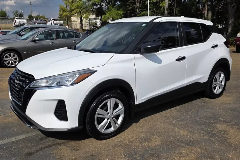 2024 Nissan Kicks S photo 1
